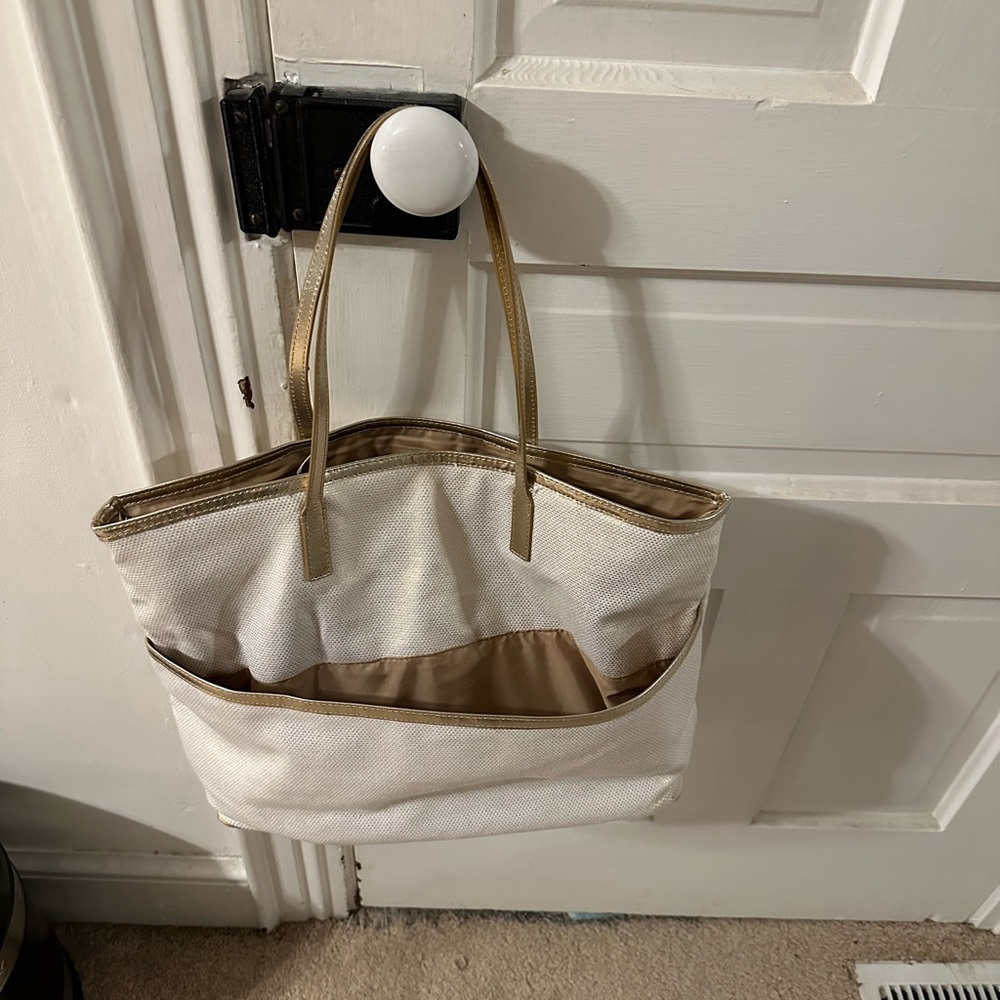 Medium to large sized Michael Kors tote. Brand new without tags